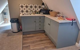 Trowel And Hammer Flat 1